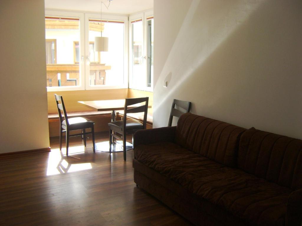 Almandin Apartment *